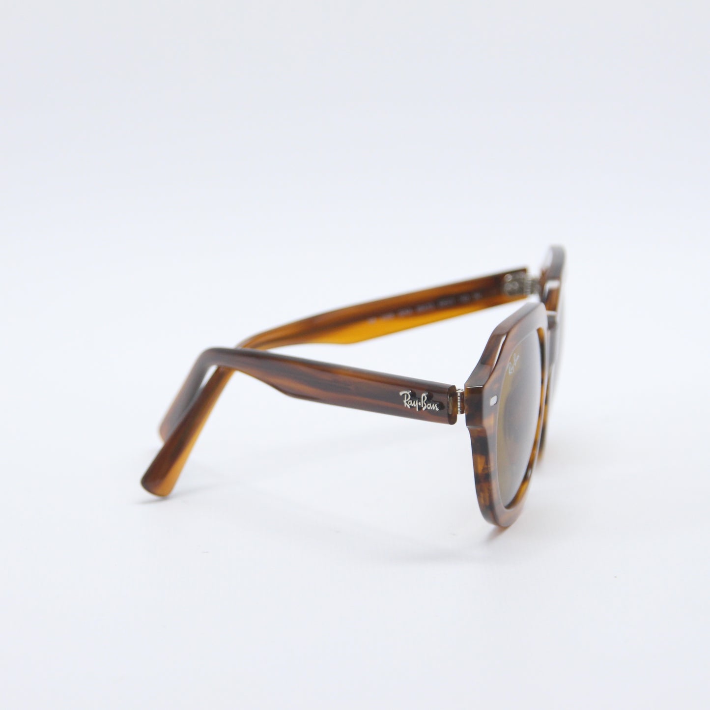Ray-Ban RB439