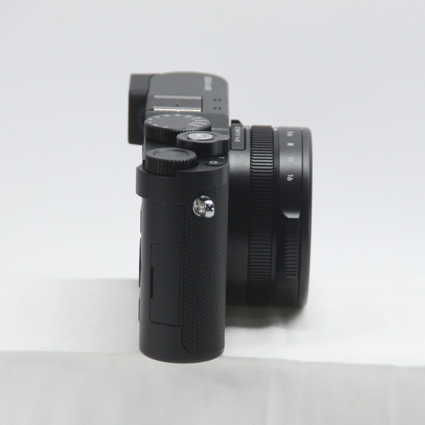 Leica D-Lux 8 - F:1.7-16