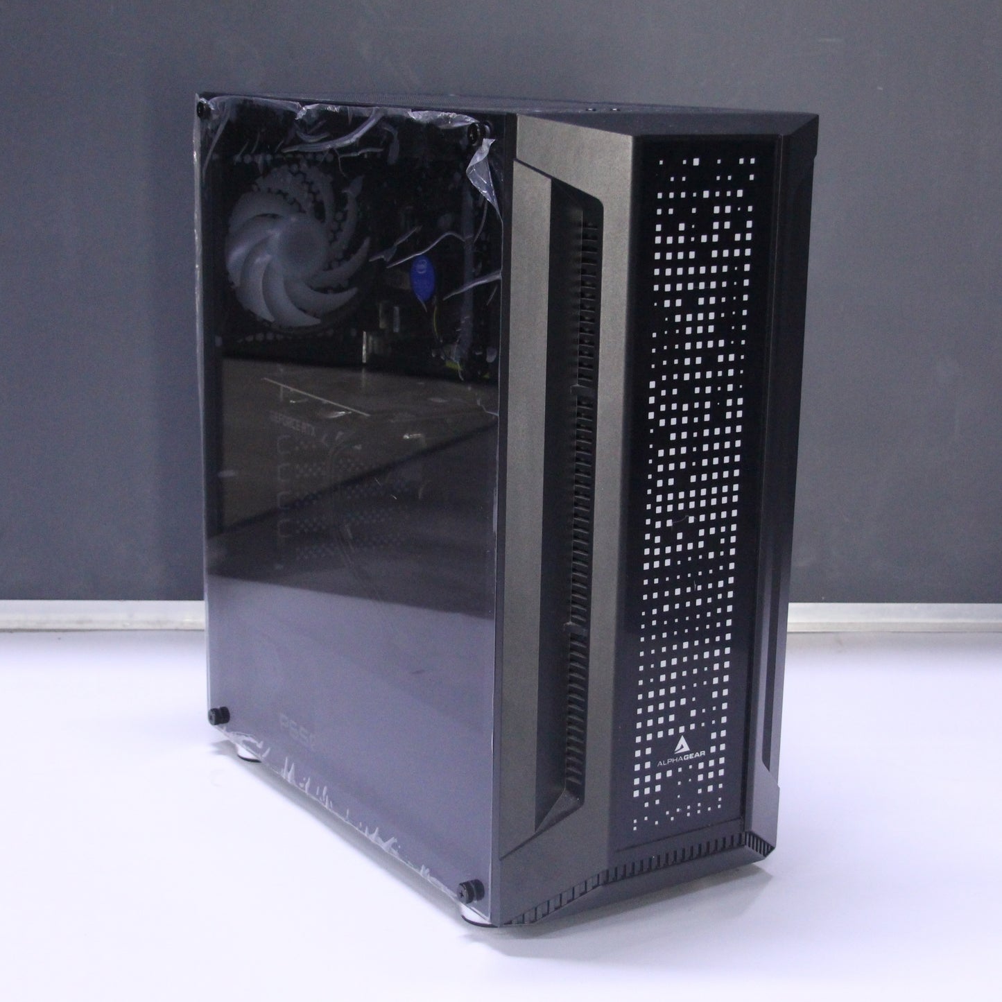 Alpha Gear ZMEU, RTX 3050, i5-10400F, 256 Gb SSD/ 500 Gb HDD/16 Gb RAM