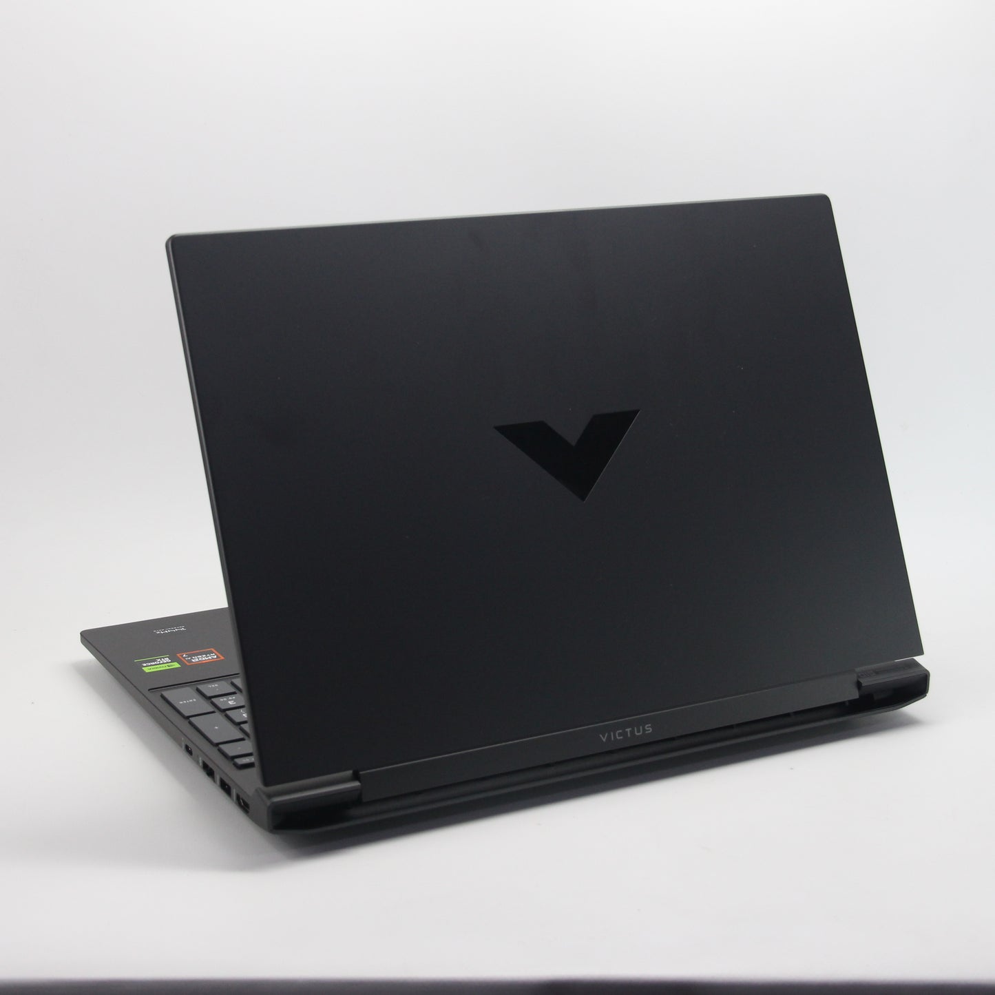 HP Victus - RTX 5060 - Ryzen 7 AI - 512 Gb/24 Gb RAM