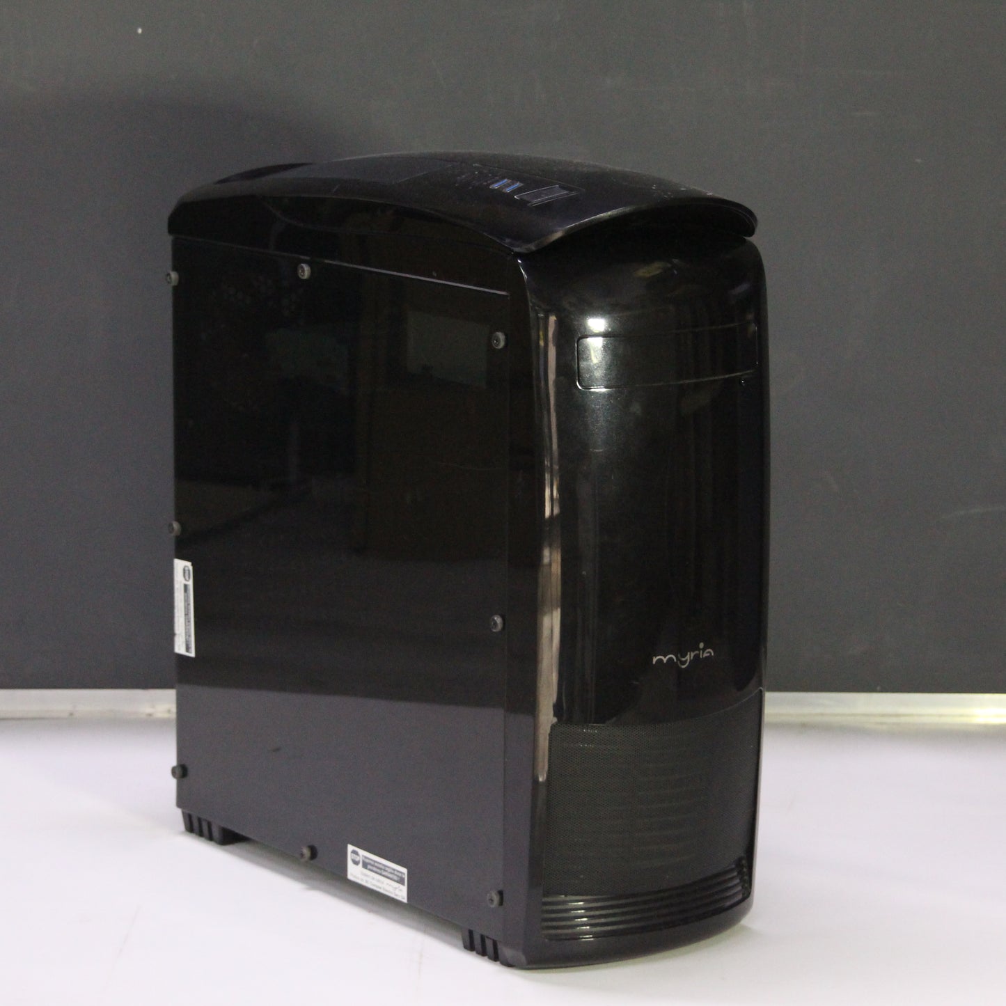 Myria, GTX 1050 Ti, Intel i5-8400, 1 Tb SSD/128 Gb/8 Gb RAM