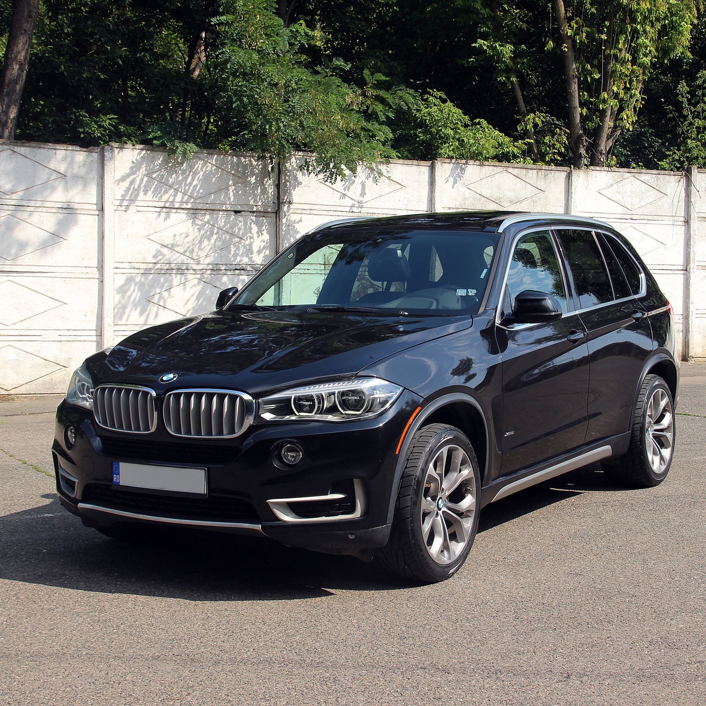 BMW X5 - Motor 3.0 Benzină, 306 Cp, tracțiune integrală automată.  Exterior SUV, an fabricație 2018, 175.000 km.