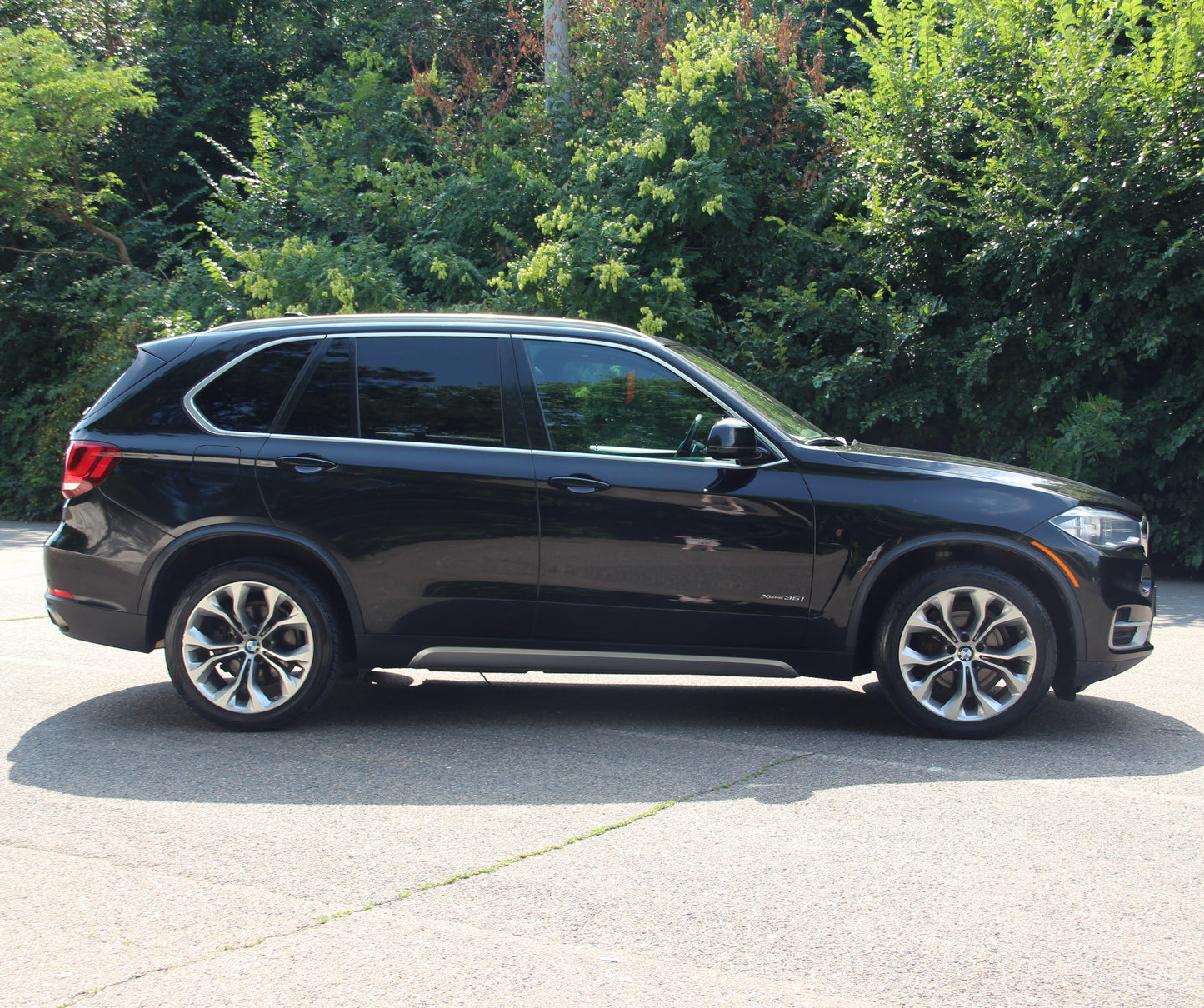 BMW X5 - Motor 3.0 Benzină, 306 Cp, tracțiune integrală automată.  Exterior SUV, an fabricație 2018, 175.000 km.