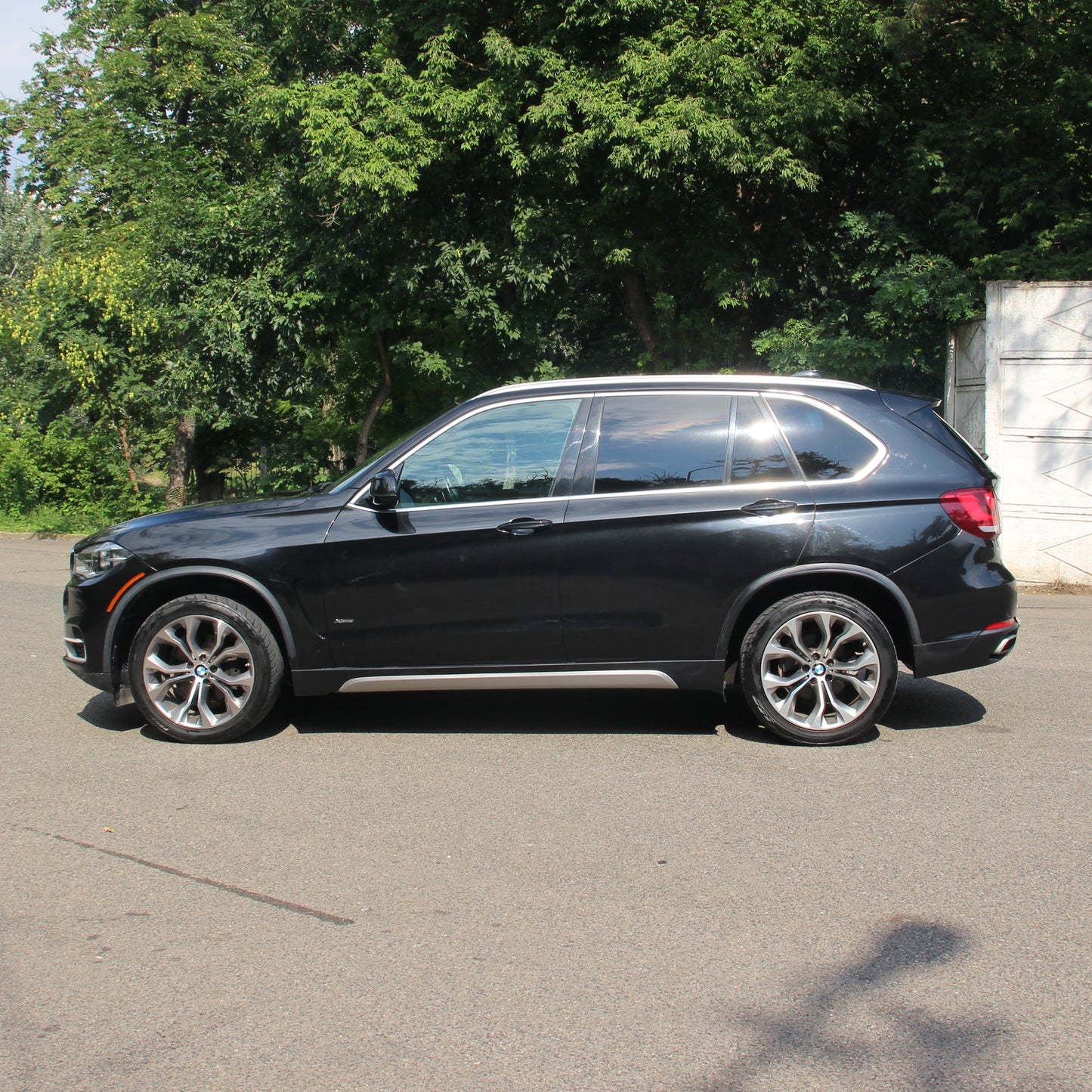 BMW X5 - Motor 3.0 Benzină, 306 Cp, tracțiune integrală automată.  Exterior SUV, an fabricație 2018, 175.000 km.