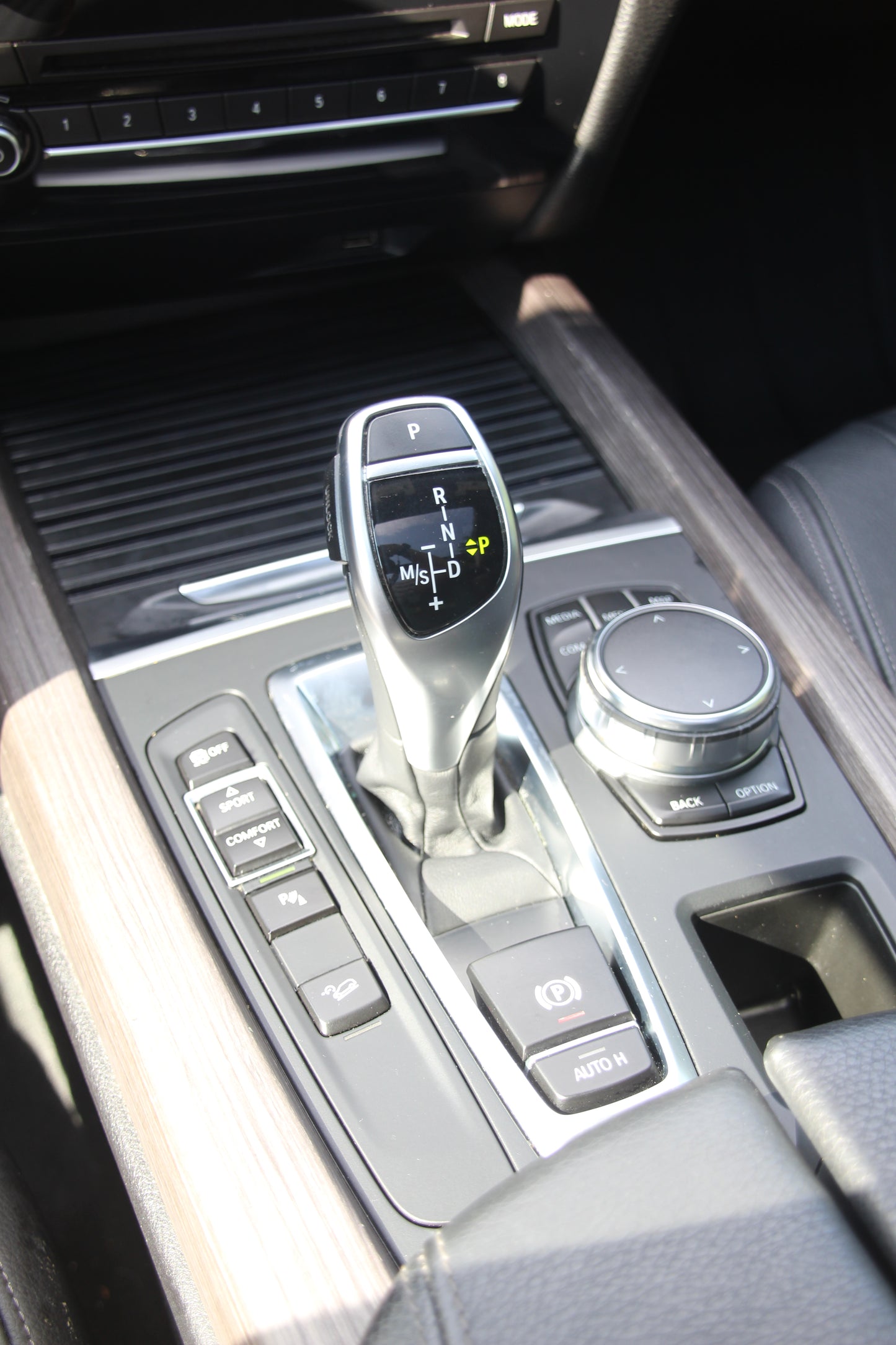 BMW X5 - Motor 3.0 Benzină, 306 Cp, tracțiune integrală automată.  Exterior SUV, an fabricație 2018, 175.000 km.
