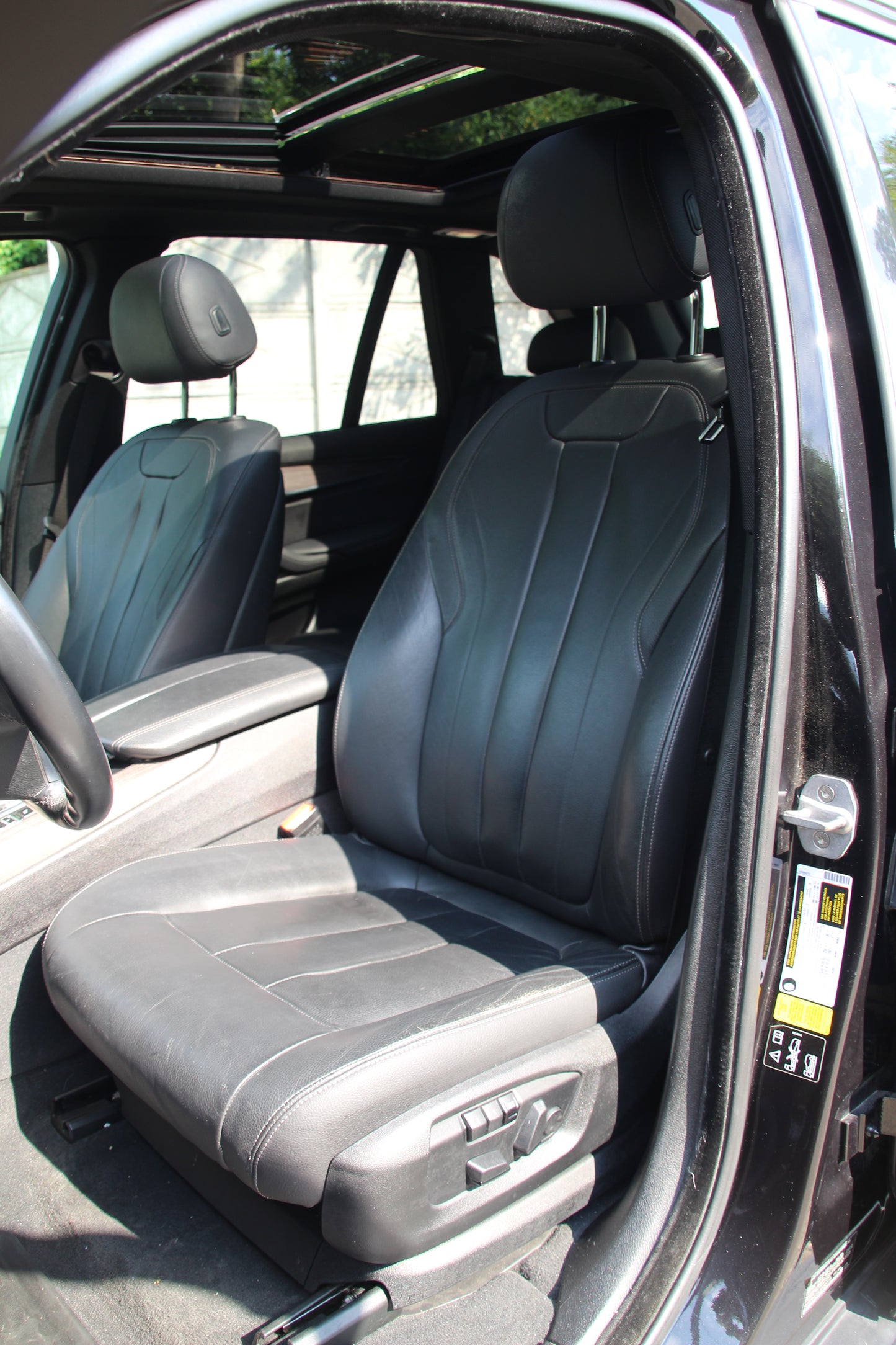 BMW X5 - Motor 3.0 Benzină, 306 Cp, tracțiune integrală automată.  Exterior SUV, an fabricație 2018, 175.000 km.
