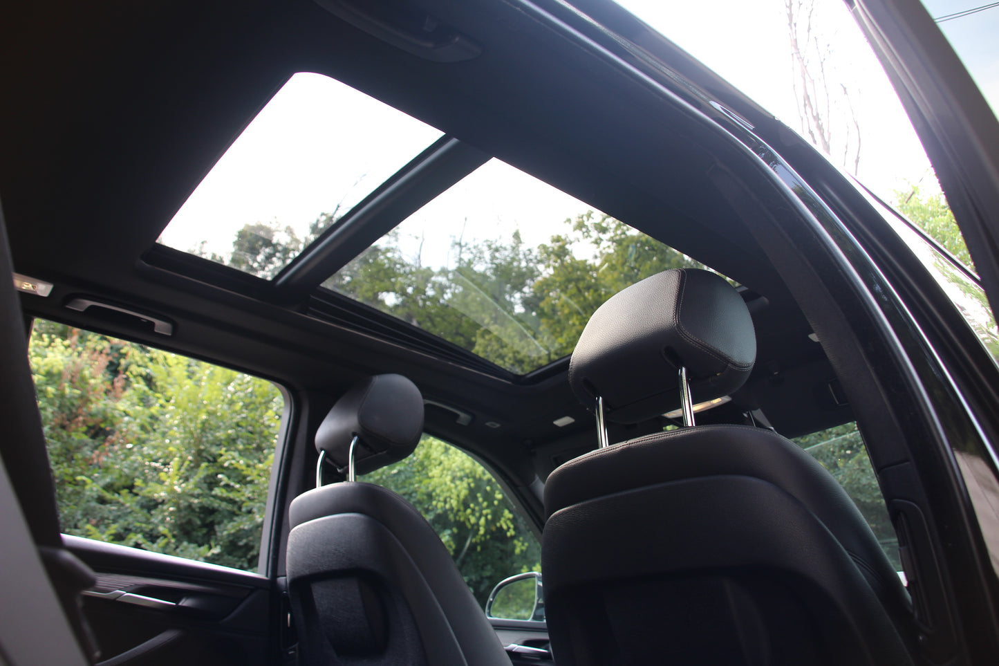 BMW X5 - Motor 3.0 Benzină, 306 Cp, tracțiune integrală automată.  Exterior SUV, an fabricație 2018, 175.000 km.