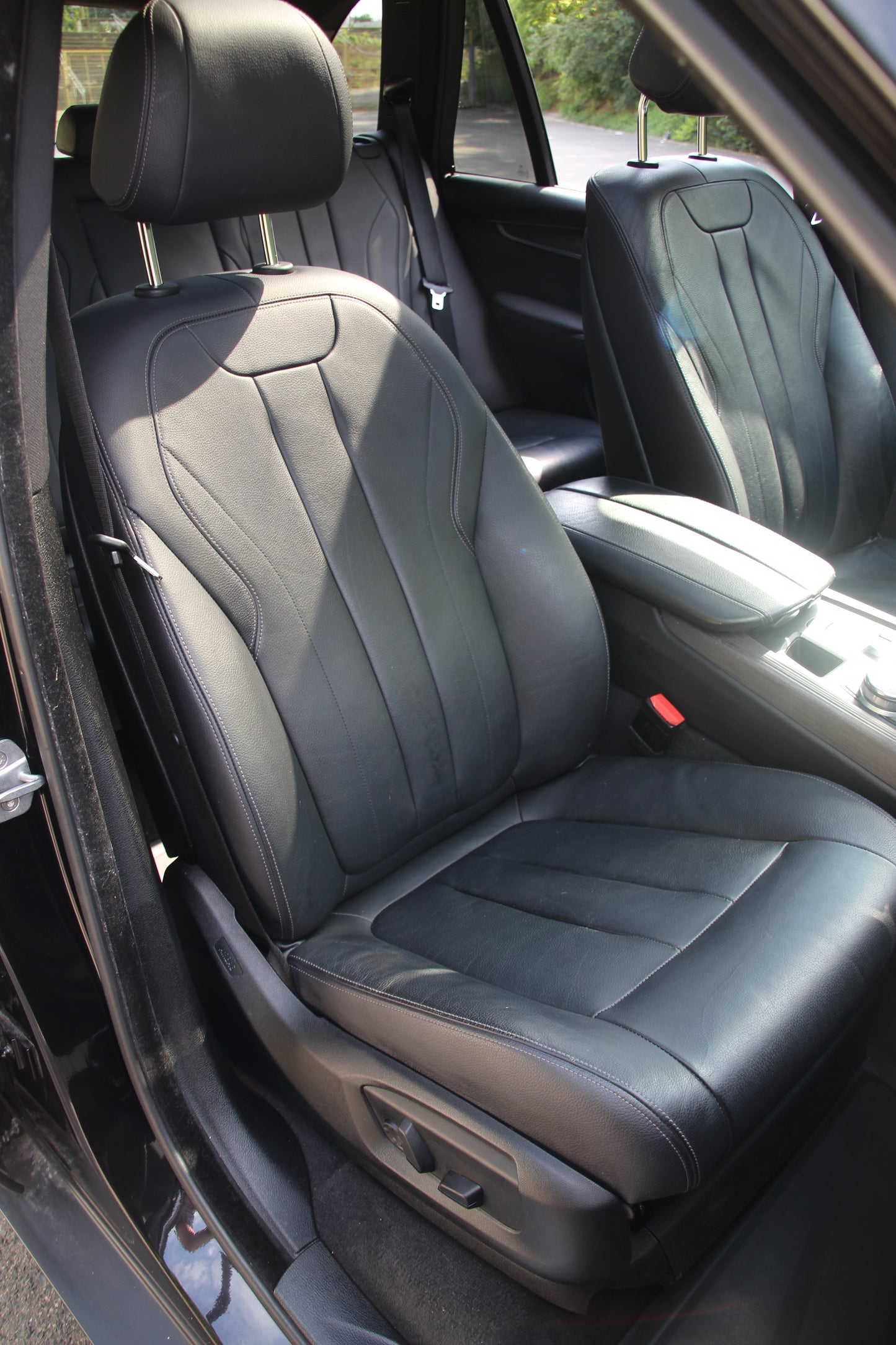 BMW X5 - Motor 3.0 Benzină, 306 Cp, tracțiune integrală automată.  Exterior SUV, an fabricație 2018, 175.000 km.