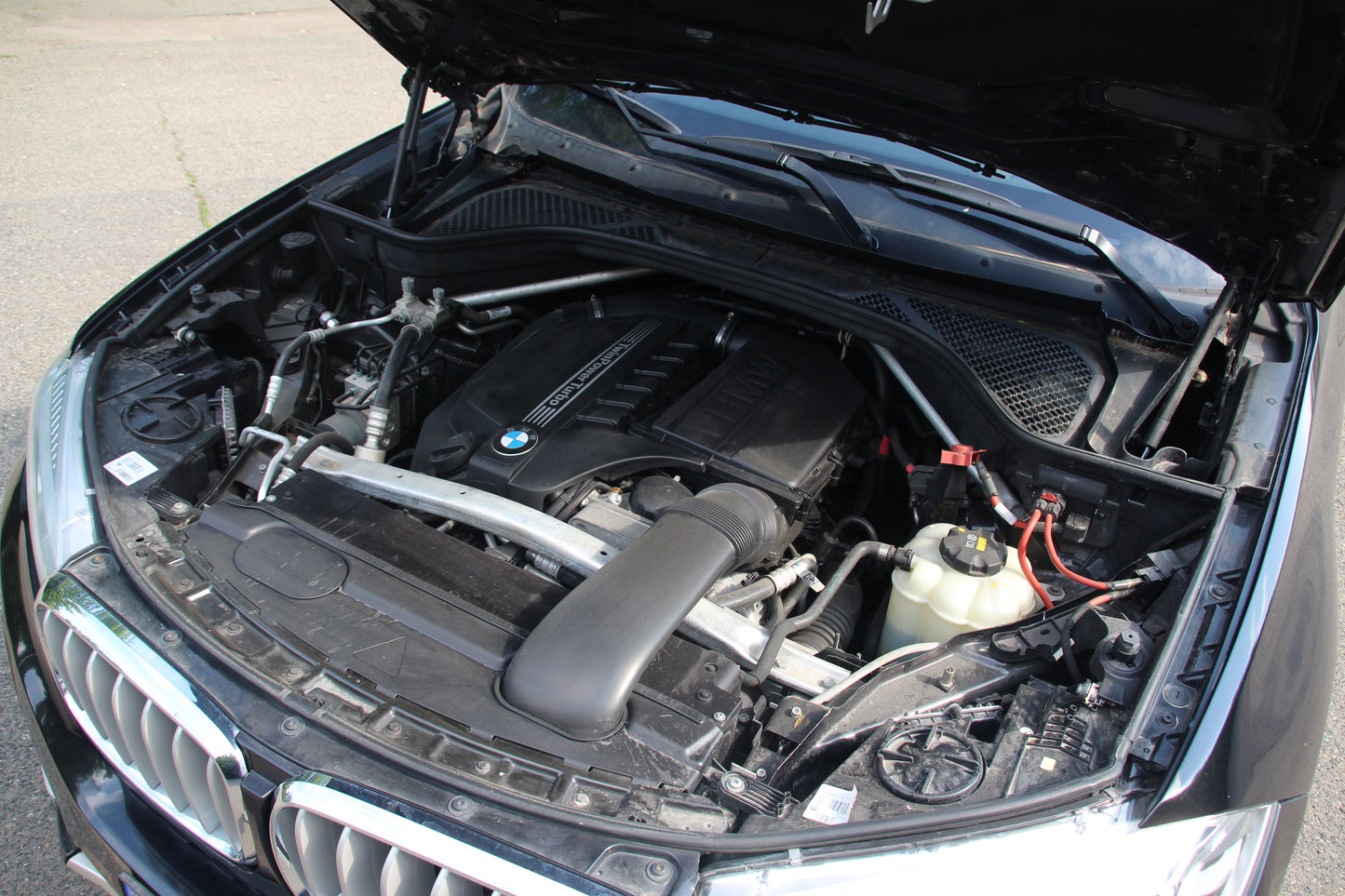 BMW X5 - Motor 3.0 Benzină, 306 Cp, tracțiune integrală automată.  Exterior SUV, an fabricație 2018, 175.000 km.